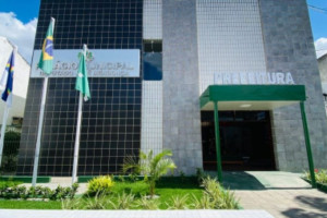 Os sal&aacute;rios variam de R$ 1.621,00 a R$ 4.500,00 mil, de acordo com o cargo