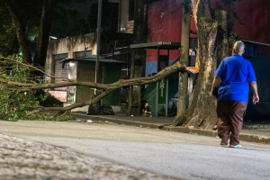 Rua ficou bloqueada no sentido cidade-sub&uacute;rbio