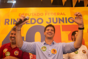 Ao defender sua atua&ccedil;&atilde;o &agrave; frente da Prefeitura do Recife, o candidato afirmou que sua gest&atilde;o trabalhou desde o primeiro dia e que n&atilde;o esperou o per&iacute;odo eleitoral para apresentar resultados.