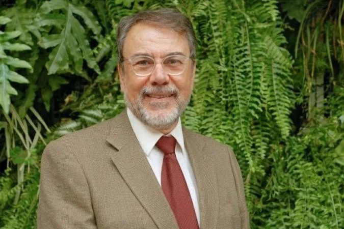 Carlos foi editor-chefe e apresentador do 'Bom Dia Brasil' na década de 1980/Zé Paulo Cardeal/Memória Globo