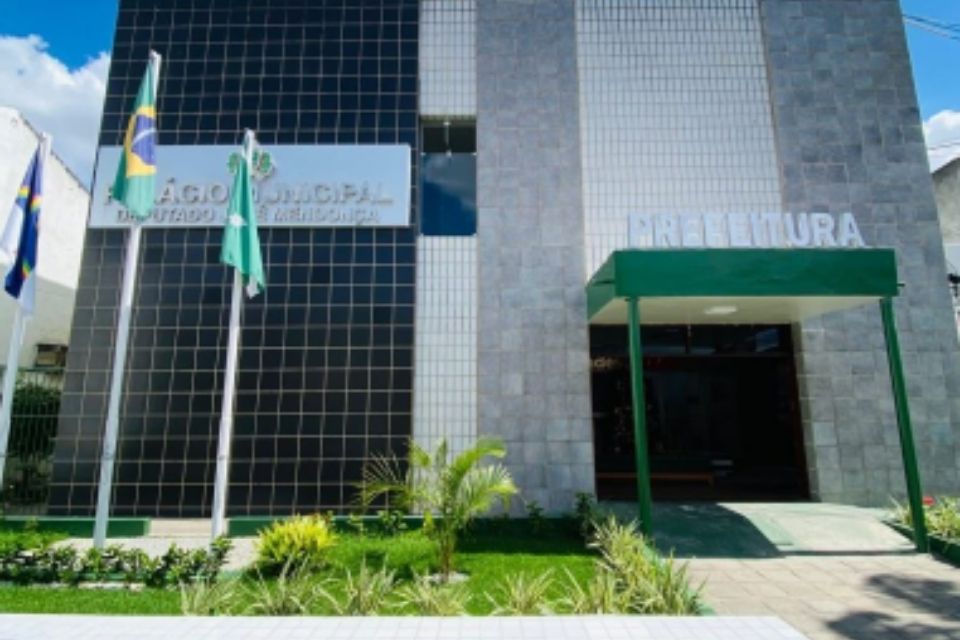 Os salários variam de R$ 1.621,00 a R$ 4.500,00 mil, de acordo com o cargo/Foto: Reprodução