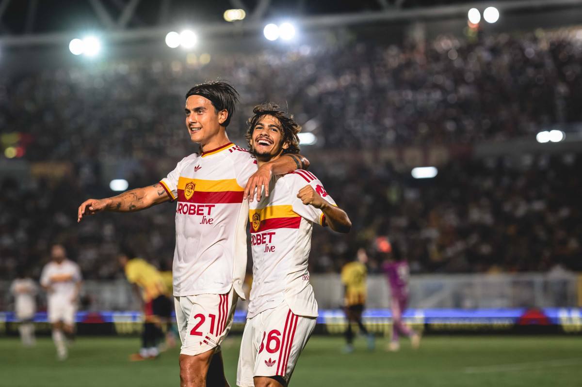 Paulo Dybala e Rodrigo Mora em ação pela Roma/Reprodução/AS Roma