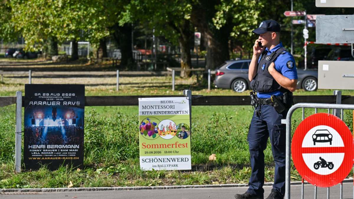A polícia afirmou que os feridos eram quatro suíços e uma alemã, com idades entre 24 e 31 anos/Harold CUNNINGHAM/AFP