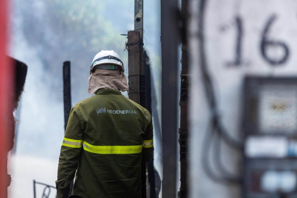Incêndio atinge quatro casas na Vila Santa Luzia, no bairro da Torre (Karol Rodrigues/ DP Foto)