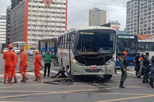 Corpo de Bombeiros e PM est&atilde;o no local
