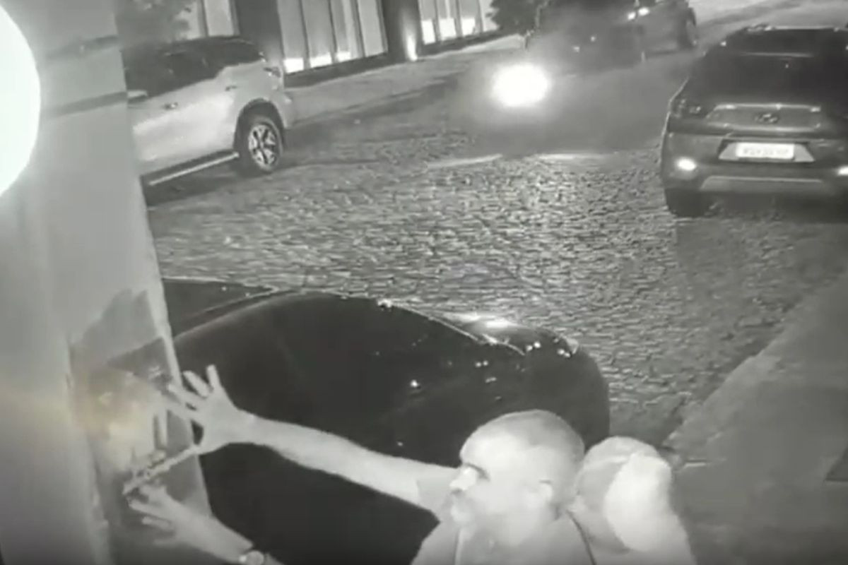 Segundo a Frente Popular, a circulação de cartazes apócrifos contra João Campos (PSB) já havia sido apontada em ação registrada na Justiça no fim de agosto/Foto: Reprodução/Redes Sociais