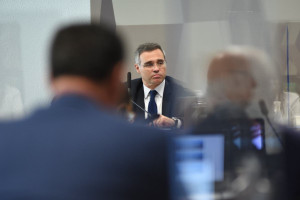 PT pede &agrave; PGR para tirar Mendon&ccedil;a da relatoria do caso Master no STF