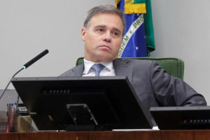 Mendon&ccedil;a diz que recebeu Vorcaro "uma &uacute;nica vez" e que se "limitou a ouvi-lo"