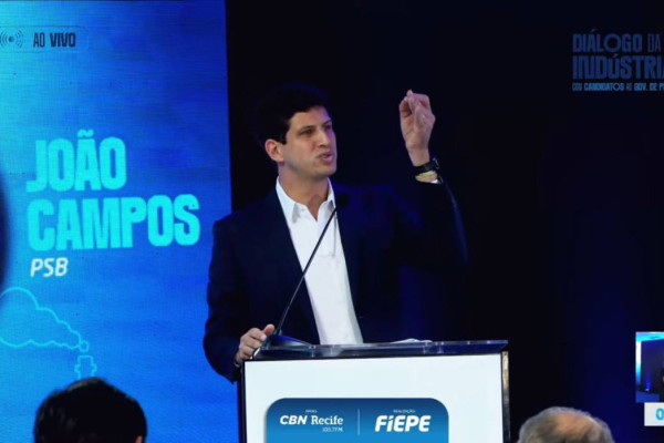 Candidato João Campos (PSB) em sabatina da FIEPE