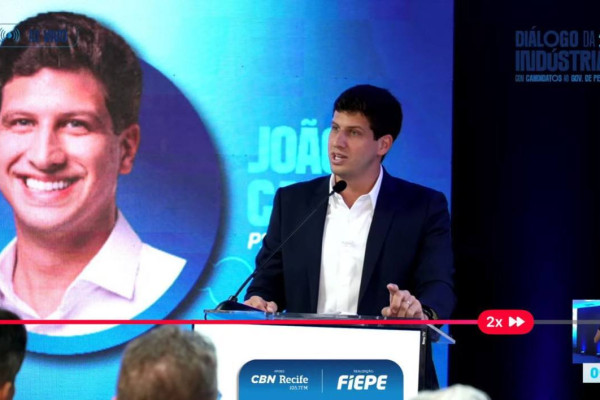 Candidato João Campos (PSB) em sabatina da FIEPE