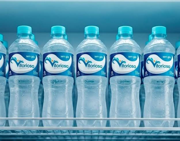 Laudo detectou coliformes em produtos de 250ml da água mineral Vitoriosa/Asserj/Reprodução