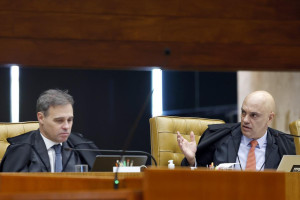 Andr&eacute; Mendon&ccedil;a e Alexandre de Moraes, nesta quinta-feira (3), durante sess&atilde;o plen&aacute;ria no STF