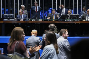 Processo exige 49 votos em dois turnos no Senado Federal