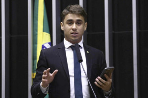 Nikolas ironiza conversa com Vorcaro, cita "lind&atilde;o" e promete v&iacute;deo