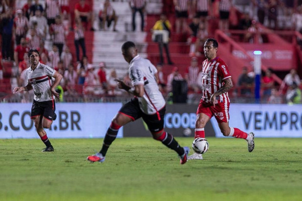 Partida entre N&aacute;utico x Botafogo-SP na S&eacute;rie B
