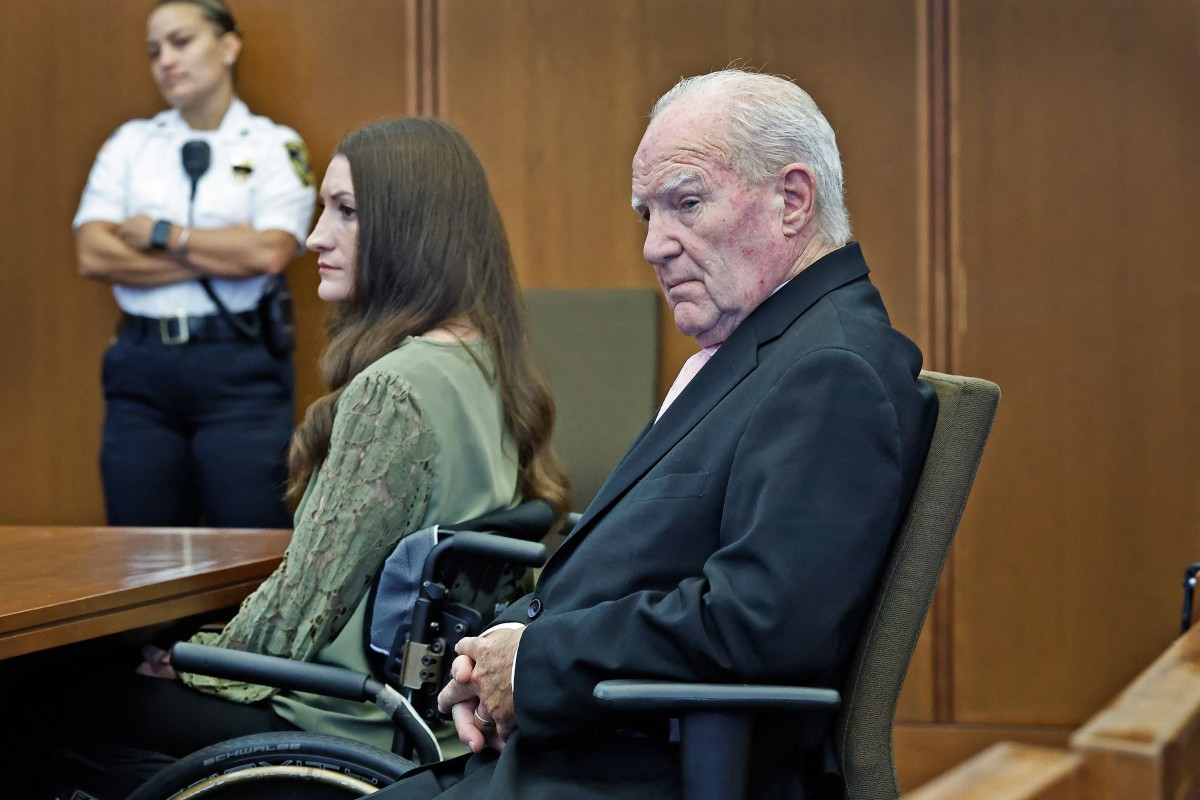 Lindsay Clancy está sendo julgada pelo estrangulamento de seus três filhos pequenos em janeiro de 2023/Greg Derr/POOL/AFP