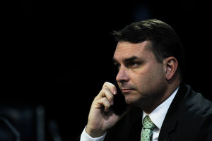 Fl&aacute;vio disse que Alcolumbre estaria mais preocupado com a pr&oacute;pria "autoprote&ccedil;&atilde;o" do que com a defesa das institui&ccedil;&otilde;es