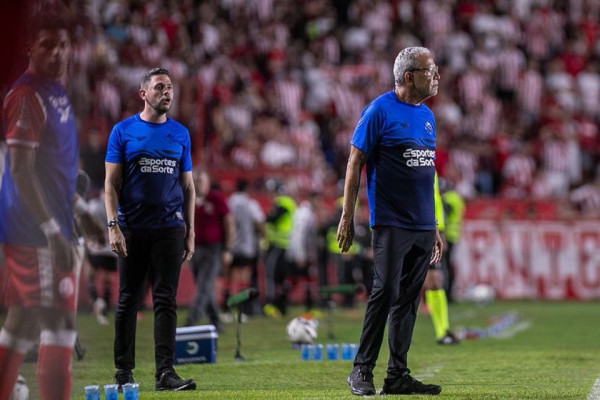 H&eacute;lio dos Anjos e Guilherme dos Anjos, t&eacute;cnicos do N&aacute;utico