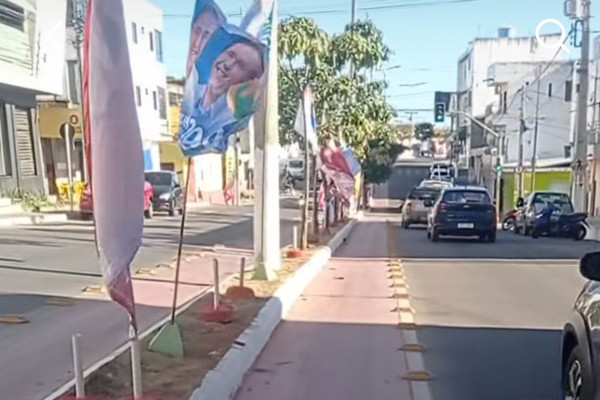 Bandeiras com propaganda eleitoral atrapalham motoristas e ciclistas em Serra Talhada (Foto: Reprodução/Instagram)