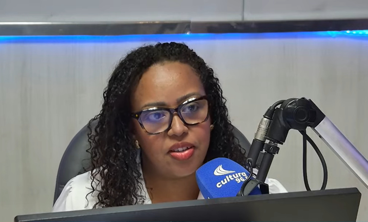 Alice Gabino (Rede) durante sabatina realizada na Rádio Cultura de Caruaru/Foto: Reprodução