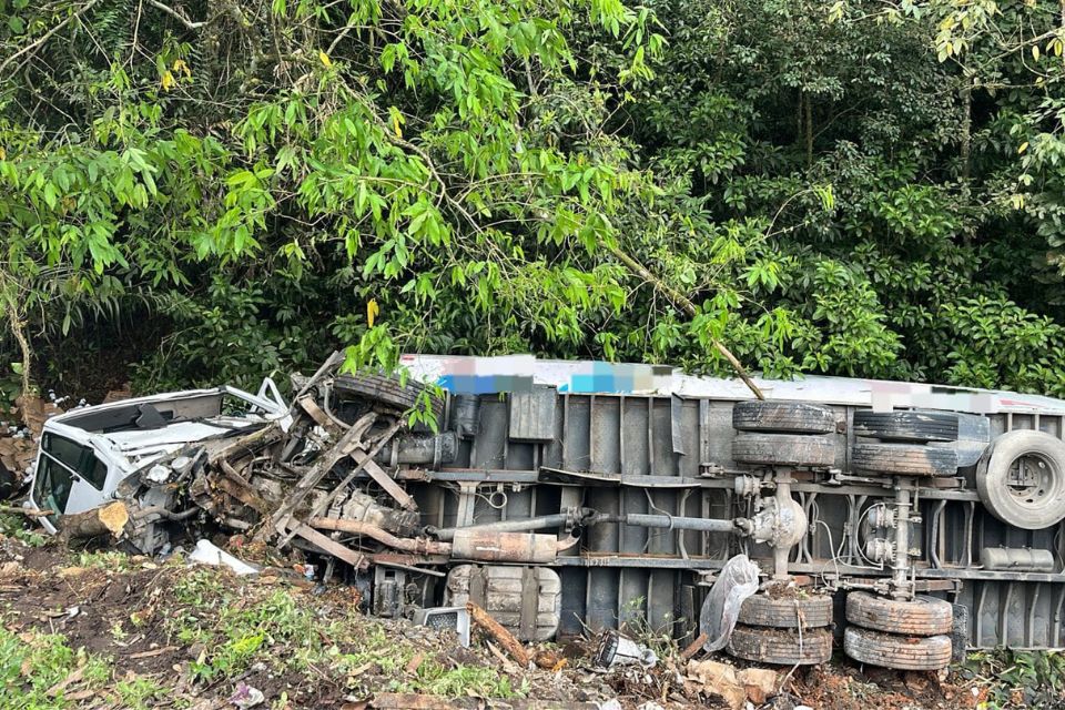 O motorista teria perdido o controle do veículo/Foto: Divulgação/PRF