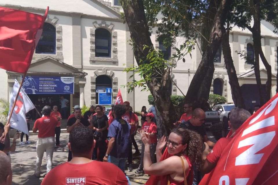 Categoria está em frente à sede da Secretaria de Educação do Estado, na Várzea./Foto: Cortesia