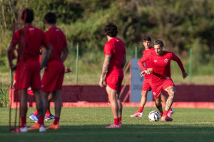 Elenco do N&aacute;utico em treinamento no CT Wilson Campos
