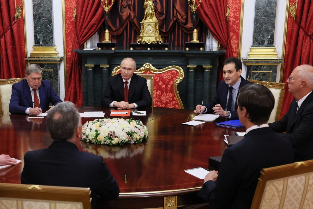 Rússia e Ucrânia prometeram não atacar as capitais adversárias por três dias, enquanto durarem as negociações/MIKHAIL METZEL / POOL / AFP