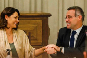 Michelle Bolsonaro e o ministro Andr&eacute; Mendon&ccedil;a