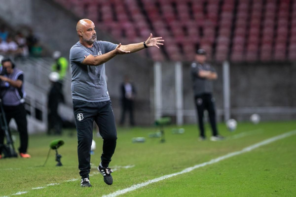 Cristian de Souza, t&eacute;cnico do Santa Cruz 