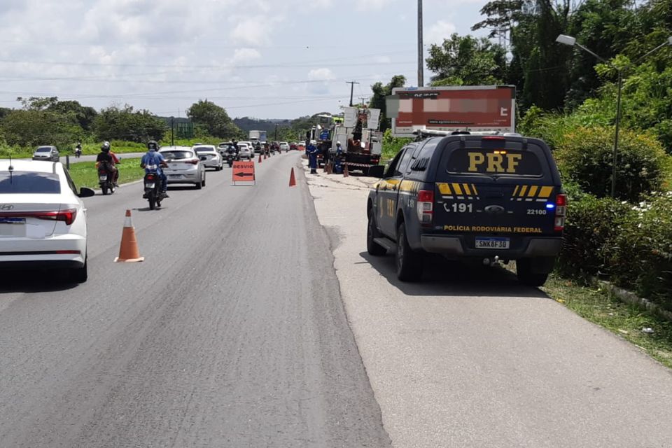 Motoristas devem redobrar a atenção ao passar pelo trecho onde ocorre a intervenção/Foto: Divulgação/PRF