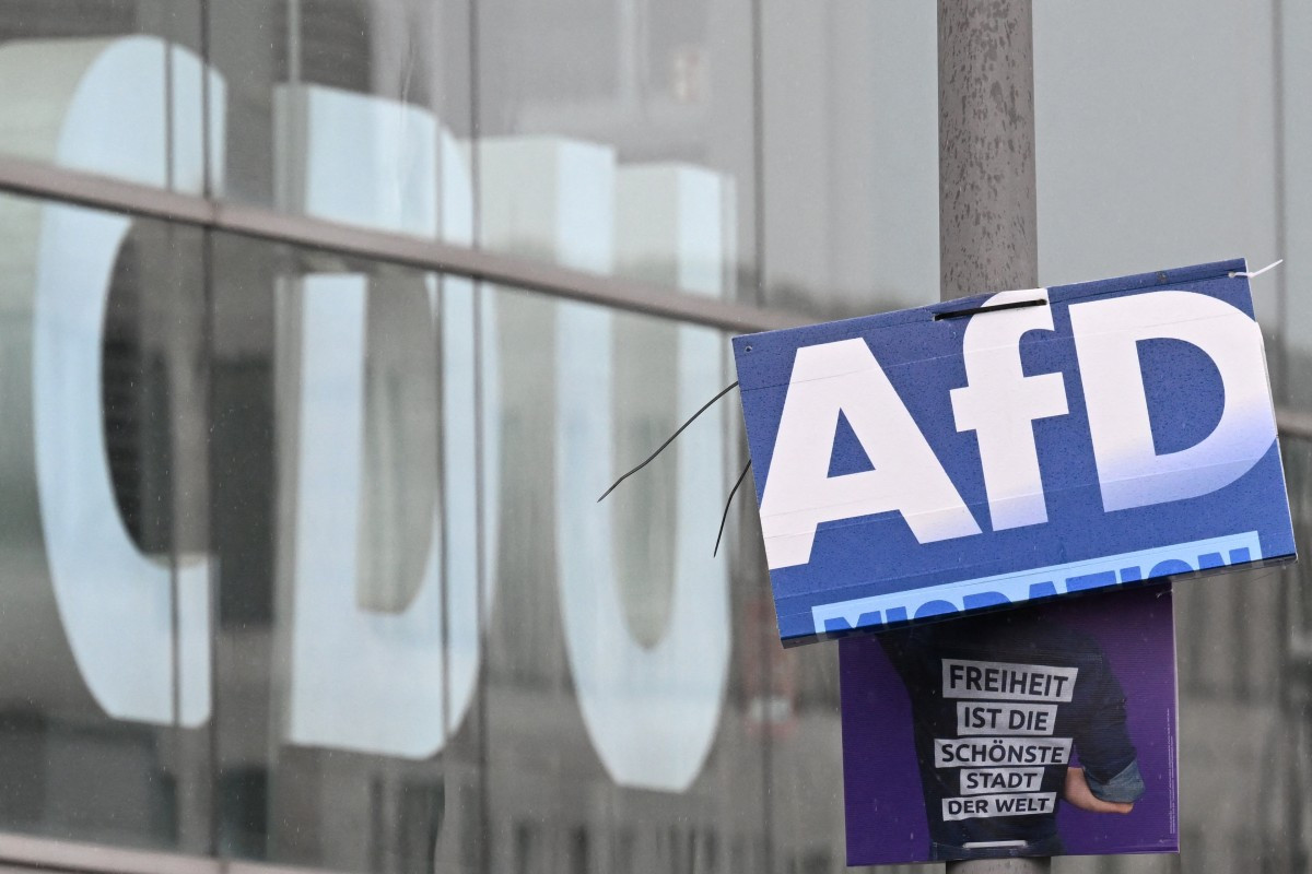 Com sua postura anti-imigração e amigável aos presidentes russo e americano, a AfD conquistou vitória com 44% dos votos/RALF HIRSCHBERGER / AFP