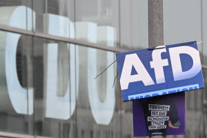 Com sua postura anti-imigra&ccedil;&atilde;o e amig&aacute;vel aos presidentes russo e americano, a AfD conquistou vit&oacute;ria com 44% dos votos