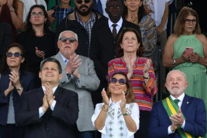 Desfile de 7 de Setembro em Bras&iacute;lia tem Lula, Fachin, Alcolumbre e Motta