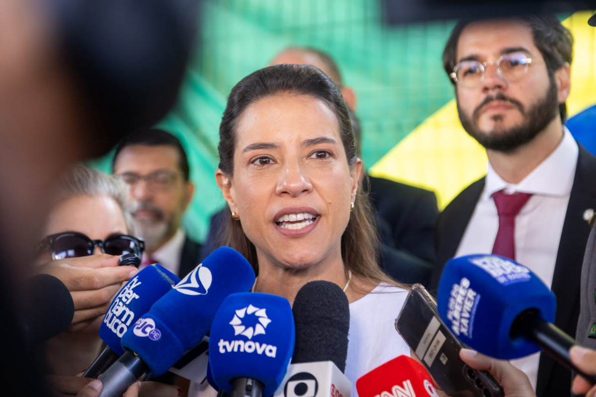 Governadora Raquel Lyra acompanhou desfile de 7 de Setembro no Recife/Karol Rodrigues/DP