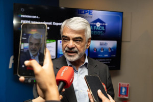 Humberto Costa durante sabatina na sede da FIEPE