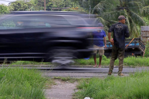 Todos os pedestres entrevistados pelo Diario de Pernambuco destacaram que a constru&ccedil;&atilde;o de uma passarela seria o ideal para solucionar o problema de travessia na BR-101