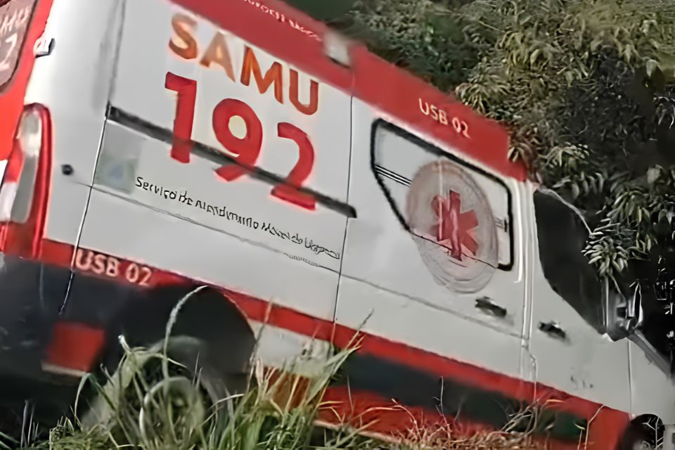 Acompanhante de paciente tenta furtar ambulância e bate veículo no Hospital Dom Helder Câmara/Reprodução/Instagram