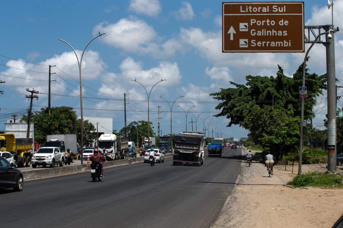Uma grande movimentação de veículos foi registrada nas principais rodovias que levam ao litoral/Foto: Rafael Vieira/DP Fotos