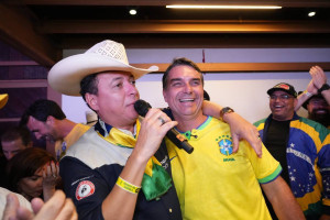 O candidato Fl&aacute;vio Bolsonaro (PL) na Festa de Pe&atilde;o de Barretos