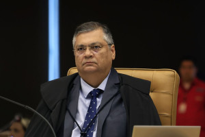 Fl&aacute;vio Dino acolheu o argumento do recurso e deferiu a tutela provis&oacute;ria para reverter o afastamento