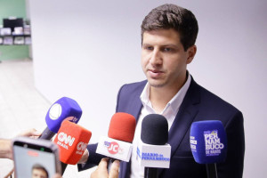 Jo&atilde;o Campos em reuni&atilde;o com representantes do Sinda&ccedil;&uacute;car no Recife