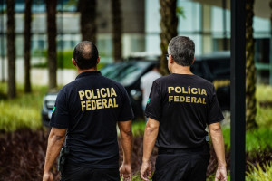 Opera&ccedil;&atilde;o em Valen&ccedil;a, no sul do estado, cumpre dois mandados de busca e apreens&atilde;o