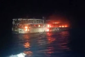 Inc&ecirc;ndio em balsa deixa ao menos cinco mortos e mais de 80 desaparecidos nas Filipinas