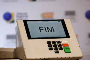Eleitores com defici&ecirc;ncia ou mobilidade reduzida poder&atilde;o utilizar os ve&iacute;culos adaptados para votar no 1&ordm; turno e em um eventual 2&ordm; turno