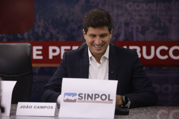 João Campos participa de debate promovido pelo Sinpol