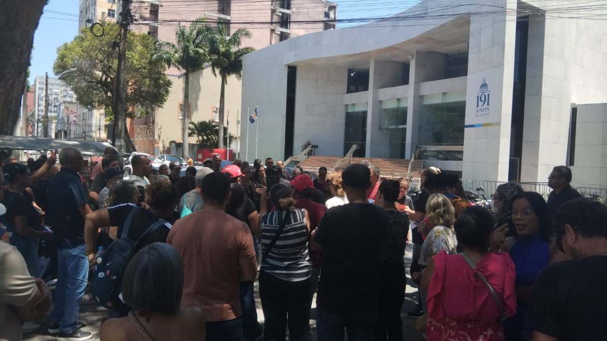 Categoria está em frente à Assembleia Legislativa de Pernambuco (Alepe)/Foto: Cortesia