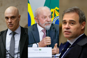 Ministro do STF Alexandre de Moraes, Presidente da Rep&uacute;blica Luis In&aacute;cio Lula da Silva e ministro do STF Andr&eacute; Mendon&ccedil;a