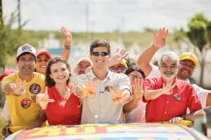 Jo&atilde;o Campos percorre Agreste e promete a&ccedil;&otilde;es para &aacute;gua e estradas