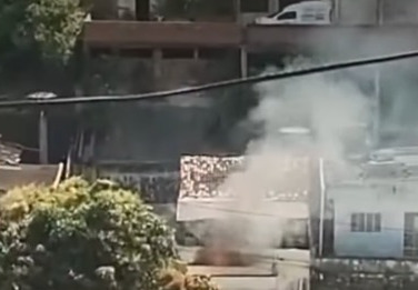 Corpo de Bombeiros enviou três viaturas e realizou o combate ao incêndio/Reprodução/Redes sociais